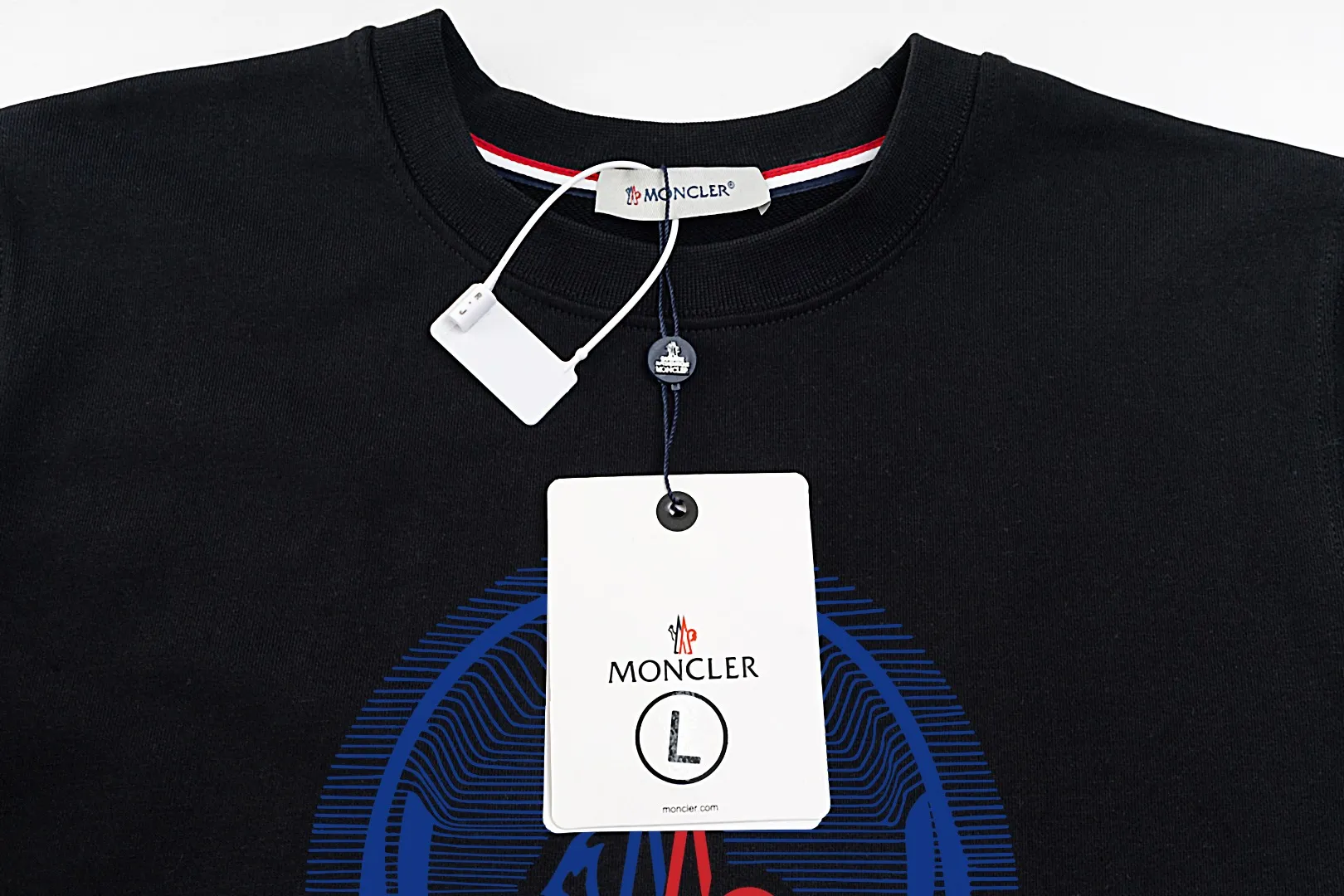 【 Quality】【 MONCLER】【In Stock 】 2024 New Arrival Premium 3D LOGO ， ， Premium ⚠️ ： 460 ， 21S 10S 26/2 1*1 ！ ， ， ， ， ， ！ Same Style ✔️ Same Style： ❗ ✔️【 Same Style， In Stock！】 ➡️Size：S M L XL XXL ➡️ ：Black White ⚠️Size Size